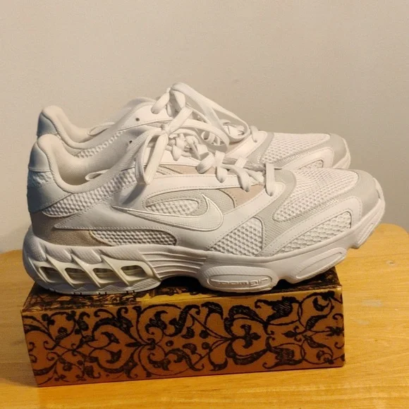 Brand New Nike Women's Sneakers Size 12 - Picture 2 of 6